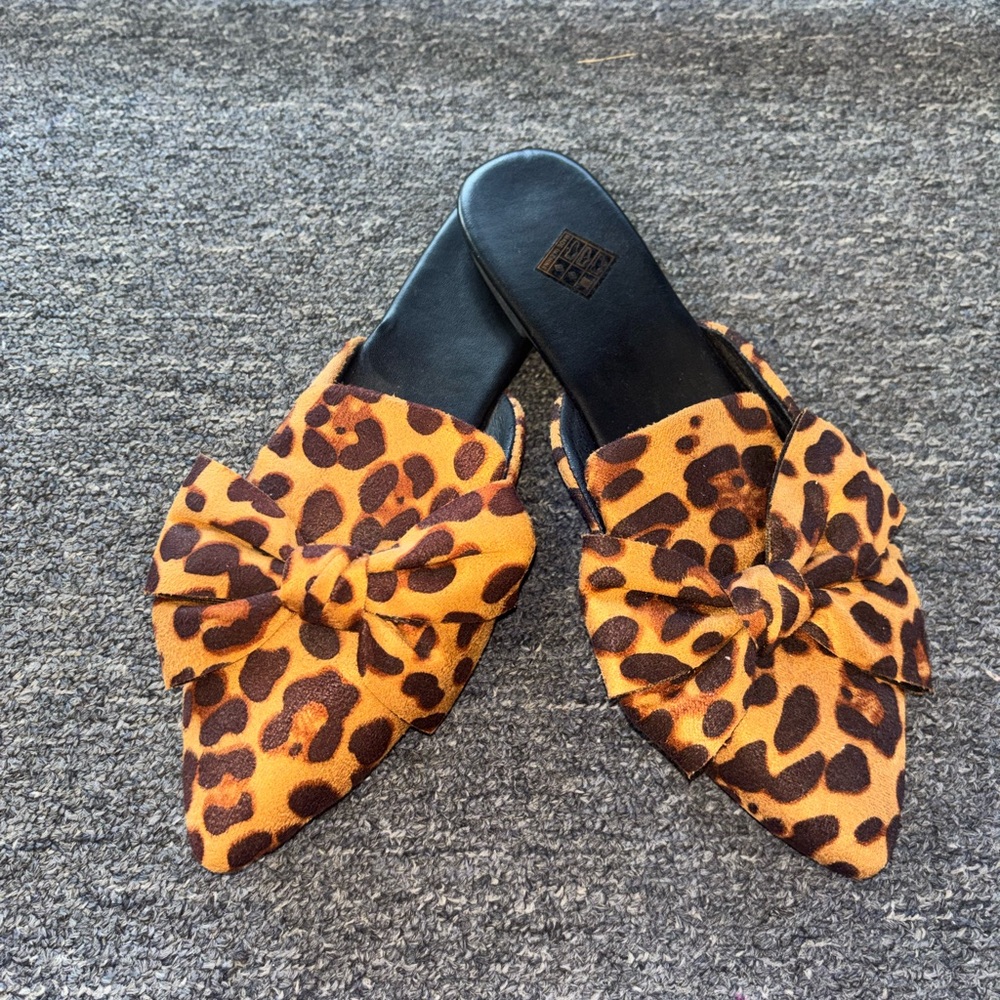 Leopard Bow-Front Women's Slide Mules - Orange/Black